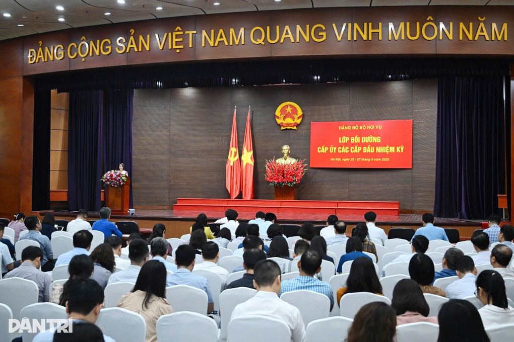 Đảng ủy Bộ Nội vụ bồi dưỡng, nâng cao năng lực lãnh đạo với cấp ủy các cấp - 1 Đảng ủy Bộ Nội vụ bồi dưỡng, nâng cao năng lực lãnh đạo với cấp ủy các cấp - 1