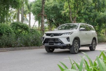 Toyota Fortuner nâng cấp trang bị, giảm giá bán