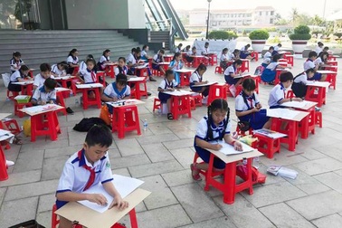 Học sinh Bạc Liêu hào hứng vẽ tranh đón xuân mới