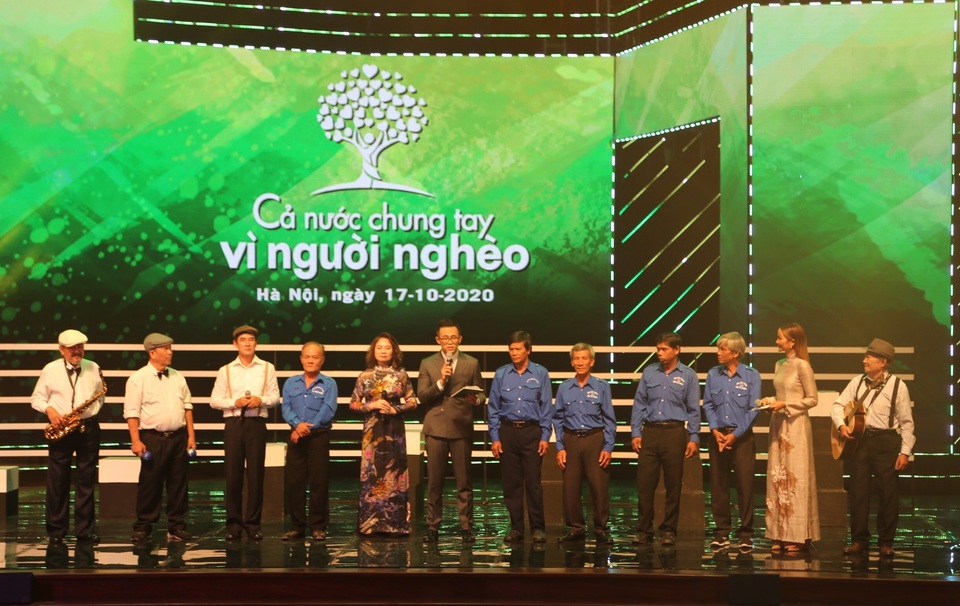Thủ tướng: “Chung tay vì người nghèo là mệnh lệnh trong mỗi trái tim” - 5 Thủ tướng: “Chung tay vì người nghèo là mệnh lệnh trong mỗi trái tim” - 5