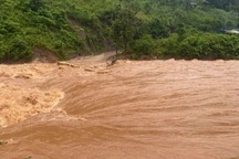 Nước lũ dâng cao, nhiều tuyến đường ở Quảng Trị bị chia cắt