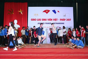 Sinh viên Việt – Pháp cuồng nhiệt trong buổi giao lưu