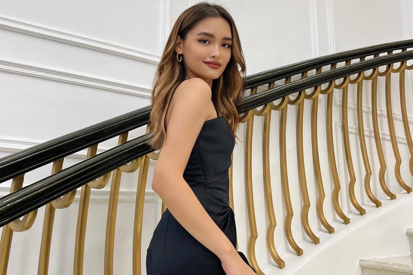 Les sœurs vietnamiennes-russes ont une apparence sexy et sont célèbres en ligne - 1 Cặp chị em Việt kiều Nga có vẻ ngoài nóng bỏng, nổi tiếng trên mạng - 1
