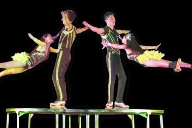 Trẻ em Tây Nguyên ngỡ ngàng với xiếc đến từ Hà Nội