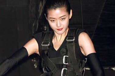 Jeon Ji Hyun trổ tài làm chiến binh ở Hồng Kông