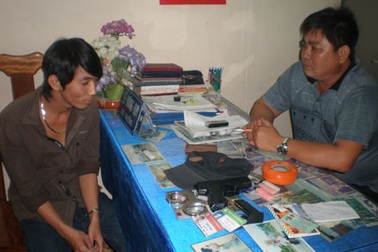 Bắt nhóm học sinh cho vay lấy lãi, dùng “hàng nóng” để đòi nợ