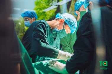 Sản phụ mắc nhau tiền đạo trung tâm kèm nhau cài răng lược đón bé thành công