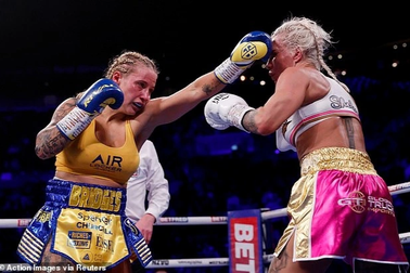 Tranh cãi việc nam võ sĩ chuyển giới được phép so tài với nữ