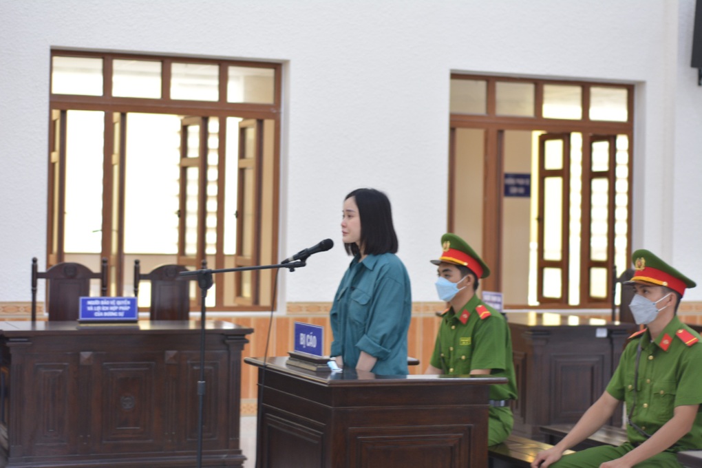Tina Dương lĩnh 11 năm tù - 1 Tina Dương lĩnh 11 năm tù - 1