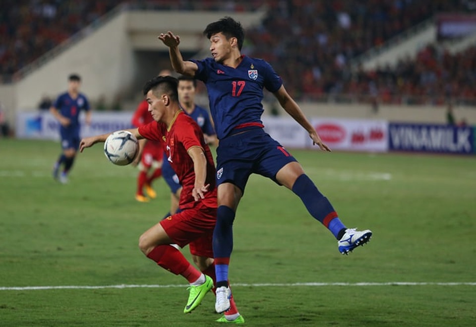 Việt Nam 0-0 Thái Lan: Hai quyết định gây tranh cãi của trọng tài - 21 Việt Nam 0-0 Thái Lan: Hai quyết định gây tranh cãi của trọng tài - 21