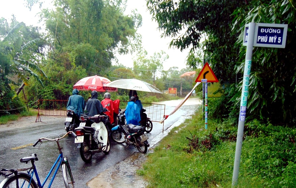 Quảng Nam: Mưa lũ, sét đánh chết 7 con bò của hộ dân đồng bào Cơtu - 2