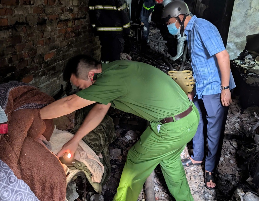 Chủ tịch Hà Nội yêu cầu điều tra nguyên nhân vụ cháy nhà làm 5 người chết - 2