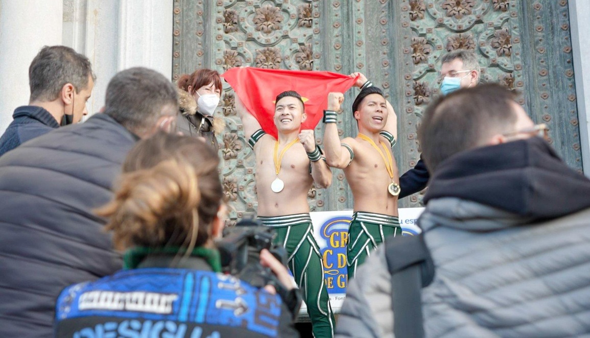 Tập đoàn Hưng Thịnh thưởng nóng hơn 1 tỷ đồng cho hai nghệ sĩ Quốc Cơ, Quốc nghiệp - 4