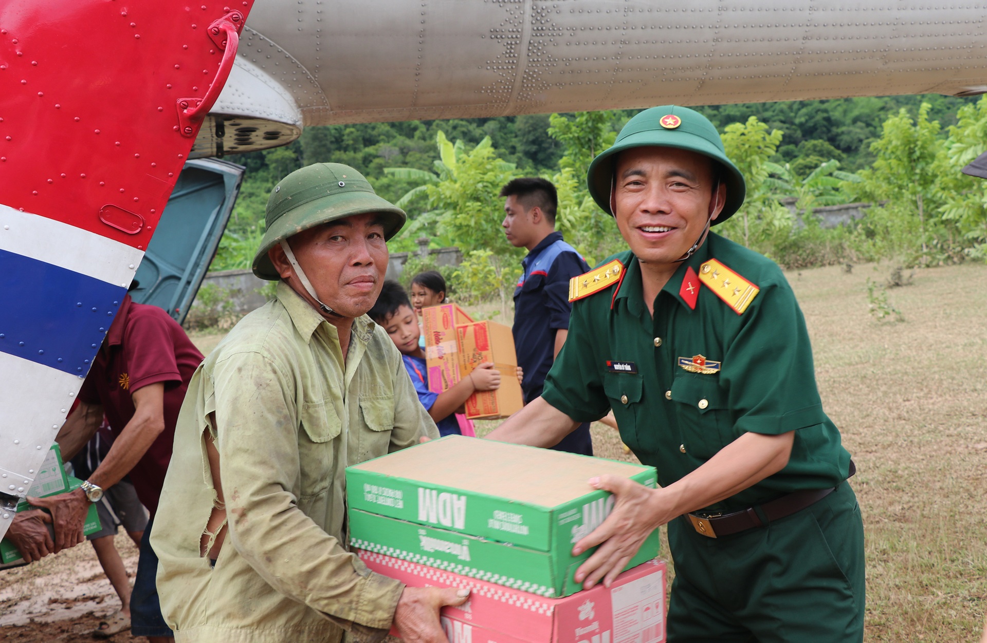 Lũ ngập đến tận nóc, nhà tôi không còn một hạt gạo, một hạt muối nào - 10