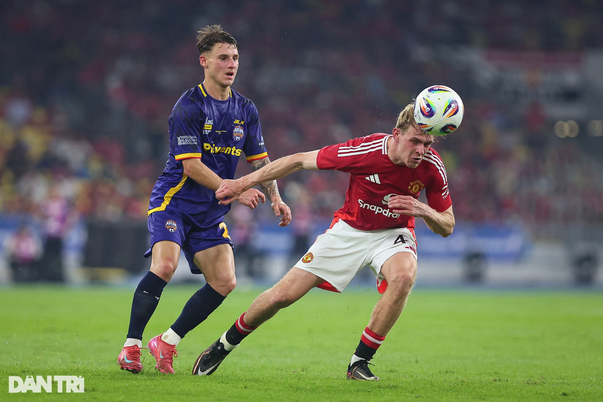 Màn trình diễn đáng nhớ của các tuyển thủ Việt Nam trước Man Utd - 8 Màn trình diễn đáng nhớ của các tuyển thủ Việt Nam trước Man Utd - 8