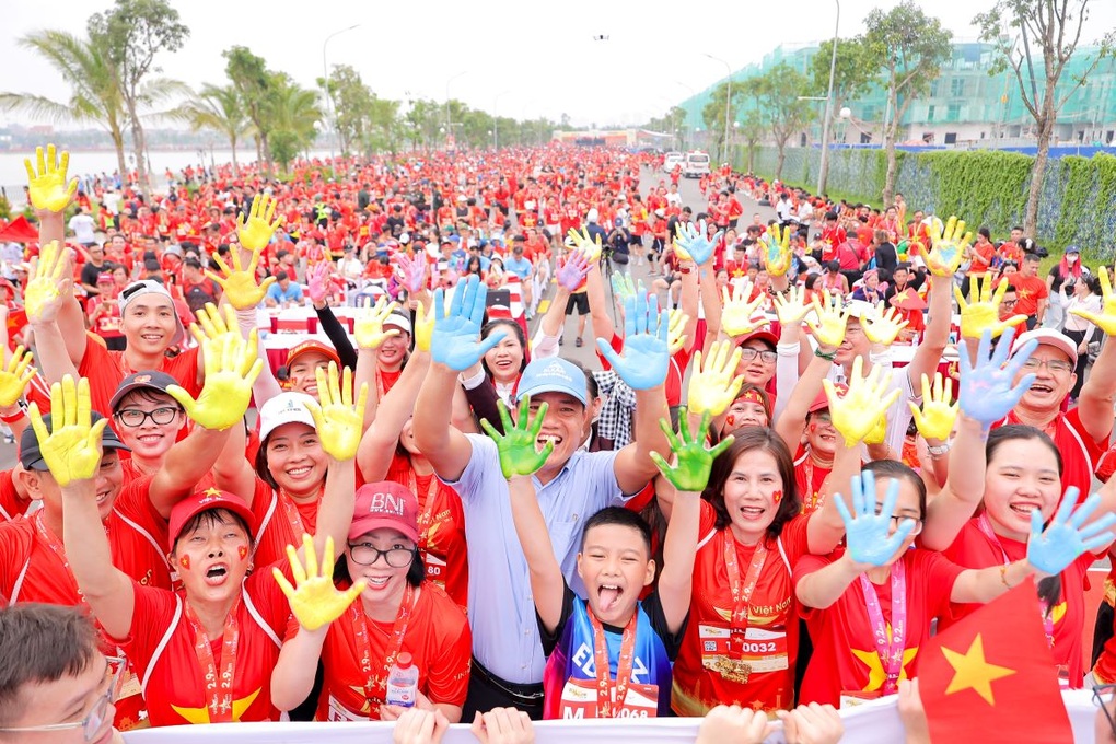 មនុស្សជាង ២១.០០០ នាក់ចូលរួមក្នុងការប្រណាំង Hơn 21.000 người tham gia đường chạy “Việt Nam tôi đó” - 4