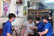 Thanh niên Bình Định “đến từng ngõ, gõ từng nhà” hỗ trợ dân khai báo y tế