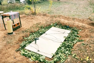 Người đàn ông Tây Ban Nha tự đào huyệt mộ, nằm trong quan tài dưới đất