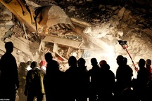 Động đất tại Italy: Gần 160 người chết, cứu hộ làm việc xuyên đêm tìm kiếm người mắc kẹt