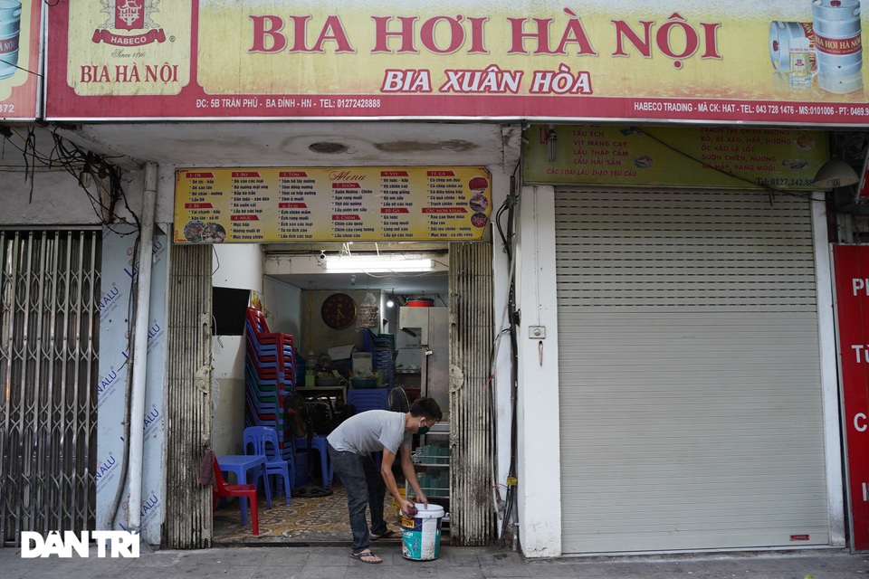 Hàng loạt quán bia ở Hà Nội gấp rút đóng cửa tạm thời vì dịch Covid-19 - 4 Hàng loạt quán bia ở Hà Nội gấp rút đóng cửa tạm thời vì dịch Covid-19 - 4