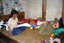 Dân thiếu đói, gạo vẫn nằm trong kho