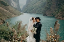 Vợ chồng Rapper Hà Lê chụp ảnh cưới ở sông Nho Quế