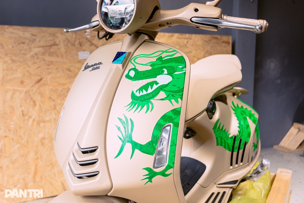 Vespa 946 Dragon rao giá hơn 700 triệu đồng, xe tay ga đắt ngang ô tô 7 chỗ - 4 Vespa 946 Dragon rao giá hơn 700 triệu đồng, xe tay ga đắt ngang ô tô 7 chỗ - 4