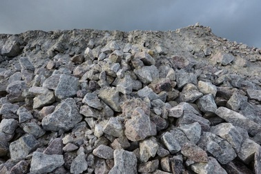 Kho báu khổng lồ chôn sâu dưới ngôi làng nghèo