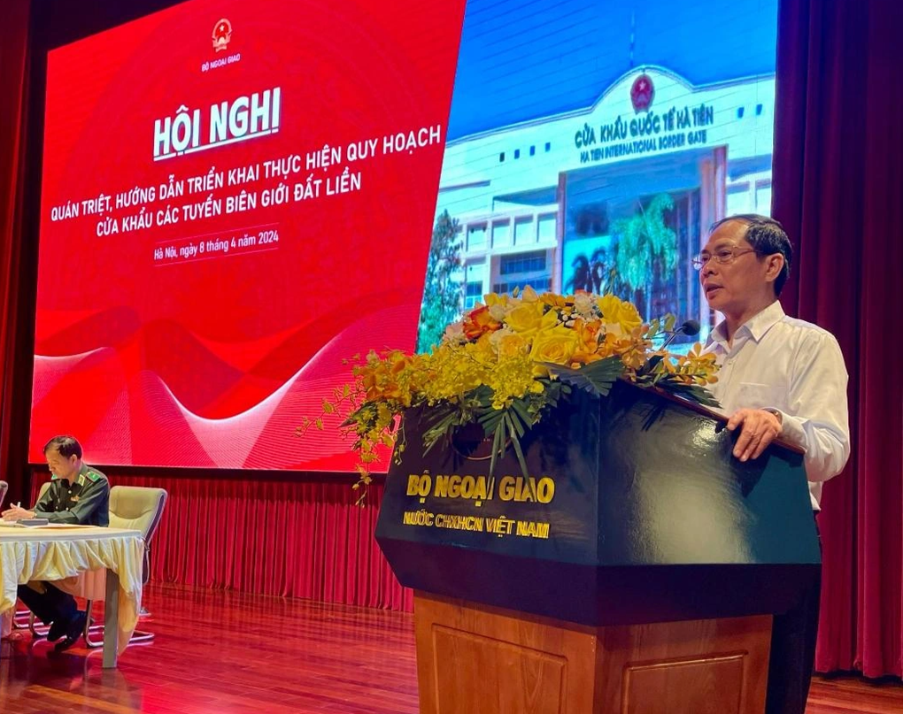 Bộ trưởng Ngoại giao: Nghiên cứu phát triển du lịch biên cương - 2 Bộ trưởng Ngoại giao: Nghiên cứu phát triển du lịch biên cương - 2
