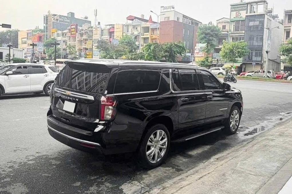 Xe đặc vụ Chevrolet Suburban 3 năm tuổi vẫn rao giá hơn 8 tỷ đồng - 2