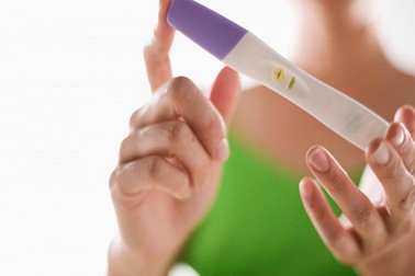 Rộ trò đùa "hai vạch" ngày Cá tháng Tư