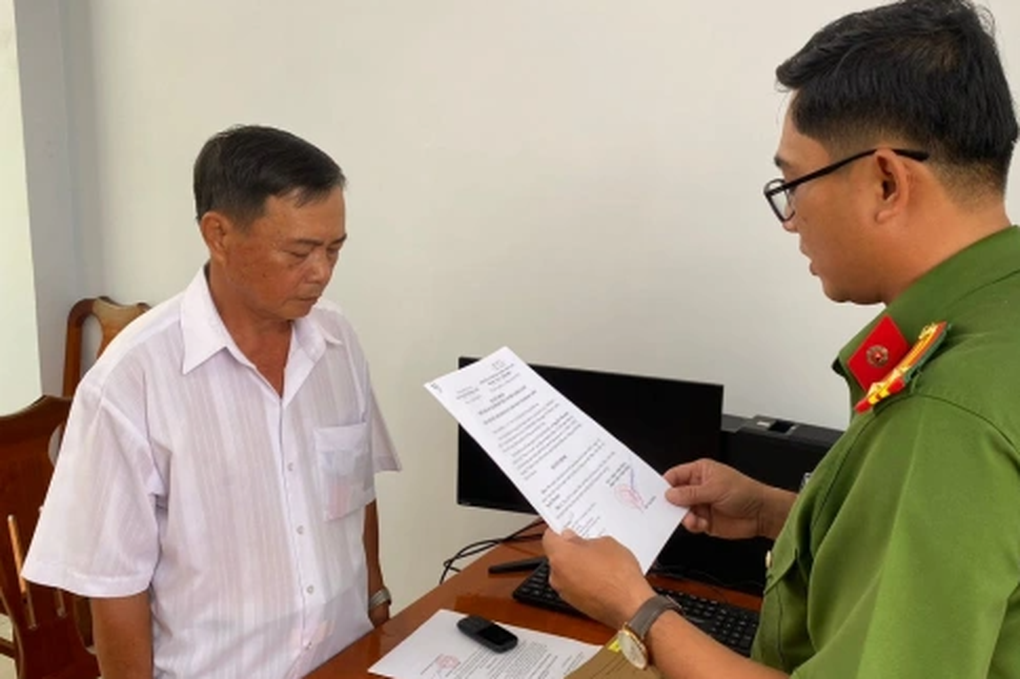 Bắt cựu chủ tịch xã chiếm đoạt hàng trăm triệu đồng - 1 Bắt cựu chủ tịch xã chiếm đoạt hàng trăm triệu đồng - 1