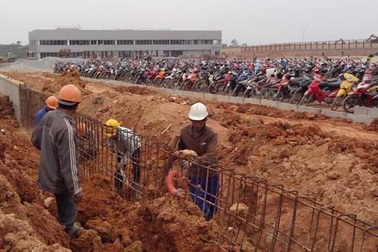 Vụ xô xát tại Samsung Thái Nguyên: Bơ vơ những công nhân công trường 