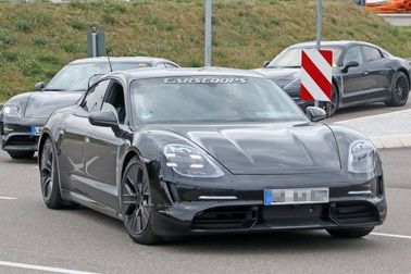 Porsche Taycan sẽ rẻ hơn Cayenne, đắt hơn Panamera