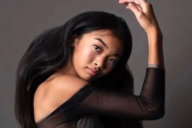 Cuộc sống kỷ luật đáng nể của bông hồng lai với 4 đồng hồ báo thức mỗi ngày