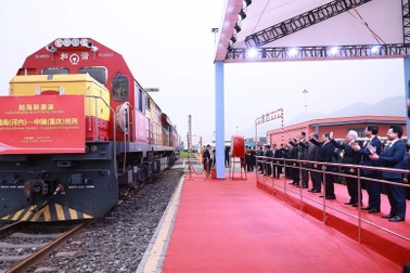 Thủ tướng đón tàu ASEAN Express từ Hà Nội tới Trùng Khánh - Trung Quốc