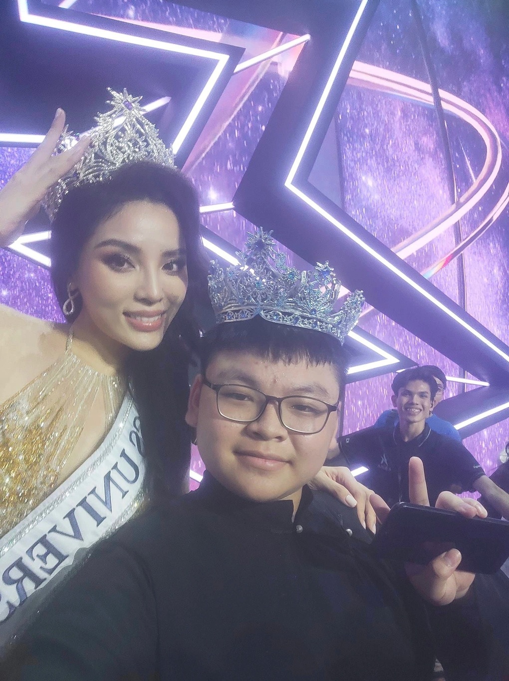 Nam sinh 13 tuổi đứng sau thiết kế vương miện Miss Universe Vietnam 2024 - 2 Nam sinh 13 tuổi đứng sau thiết kế vương miện Miss Universe Vietnam 2024 - 2