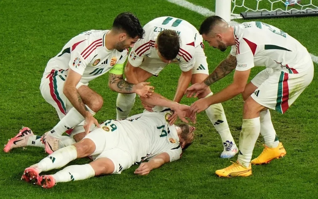 Gương mặt biến dạng của ngôi sao Hungary sau pha bóng kinh hoàng - 2 Gương mặt biến dạng của ngôi sao Hungary sau pha bóng kinh hoàng - 2