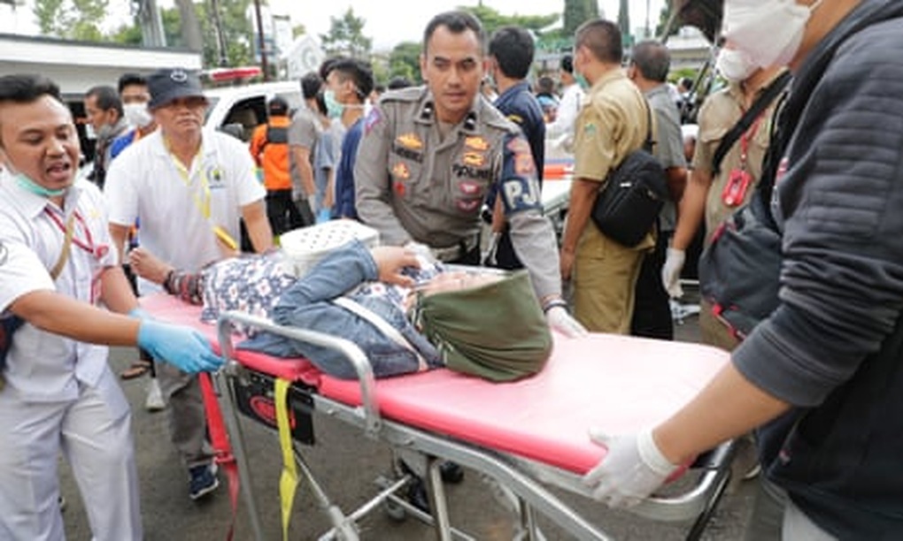 Indonesia chạy đua tìm người sống sót sau động đất kinh hoàng - 4 Indonesia chạy đua tìm người sống sót sau động đất kinh hoàng - 4