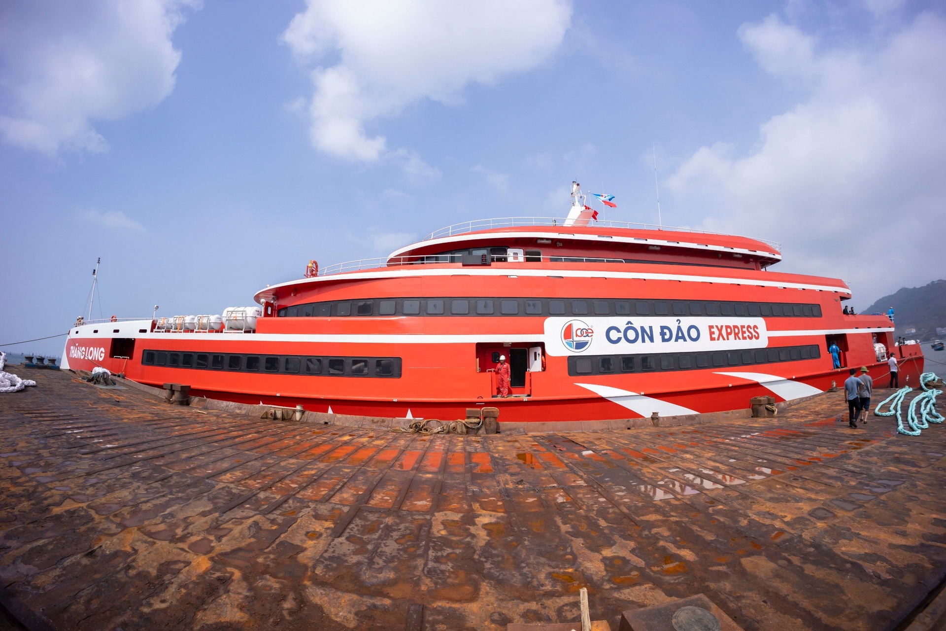Khám phá tàu cao tốc lớn nhất Việt Nam từ Vũng Tàu đi Côn Đảo - 2 Khám phá tàu cao tốc lớn nhất Việt Nam từ Vũng Tàu đi Côn Đảo - 2