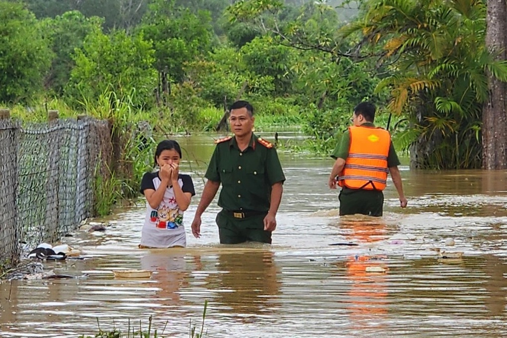 Phú Quốc sơ tán người dân khỏi vùng ngập sâu - 1 Phú Quốc sơ tán người dân khỏi vùng ngập sâu - 1
