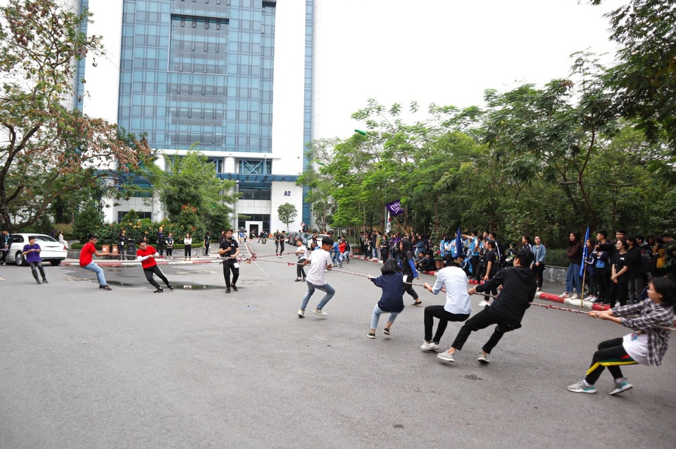 Hơn 800 bạn trẻ ĐH Kinh tế Quốc dân tưng bừng kỷ niệm Ngày hội học sinh, sinh viên - 1