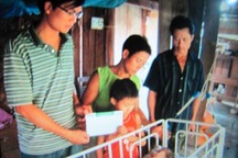 Vết thương của bé trai bị bò húc bị nhiễm trùng