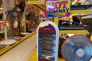 Rét đậm kéo dài, người dân đổ xô đi mua máy sưởi, đèn sưởi