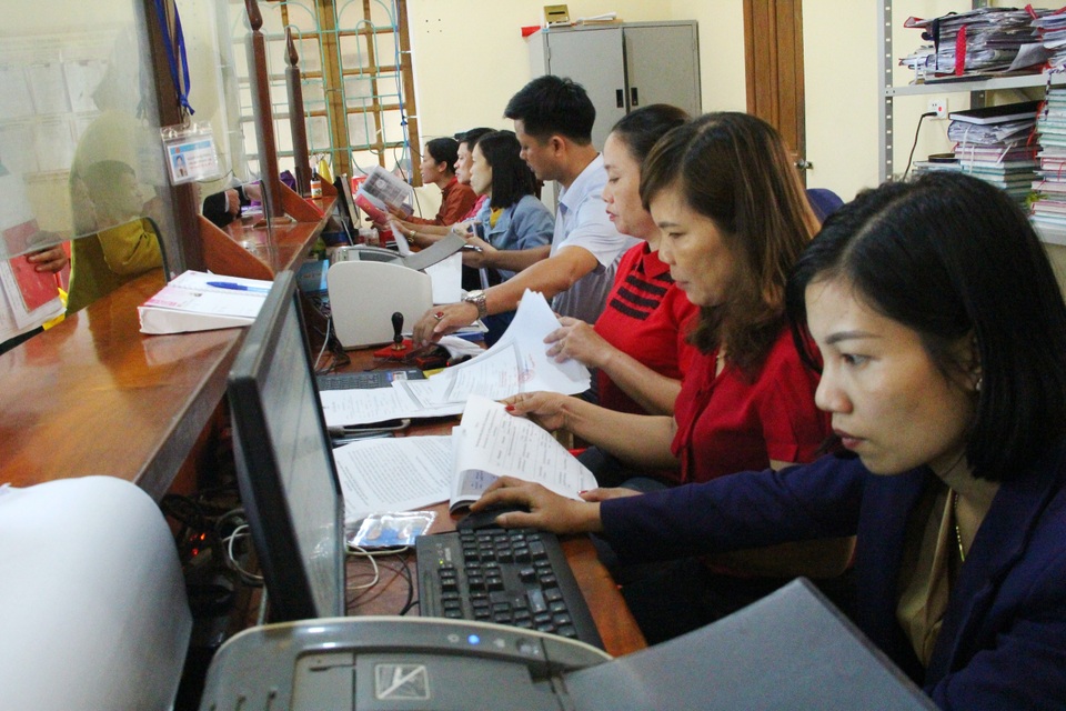 Bài 1: Giảm đơn vị hành chính, bộ máy cán bộ có giảm? - 2 Bài 1: Giảm đơn vị hành chính, bộ máy cán bộ có giảm? - 2