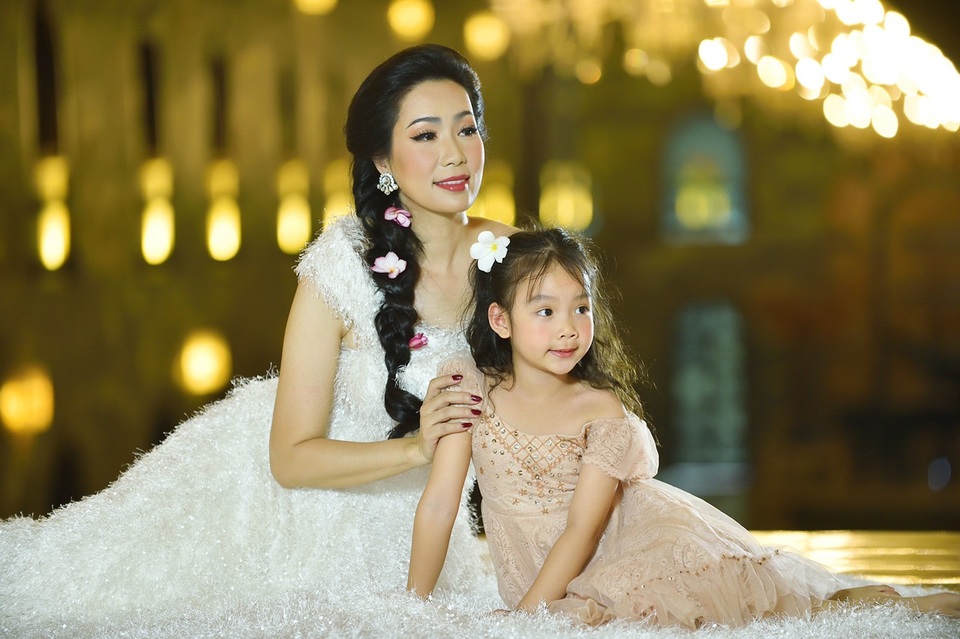 NSƯT Trịnh Kim Chi và ông xã doanh nhân vẫn yêu say đắm sau 20 năm cưới - 13 NSƯT Trịnh Kim Chi và ông xã doanh nhân vẫn yêu say đắm sau 20 năm cưới - 13