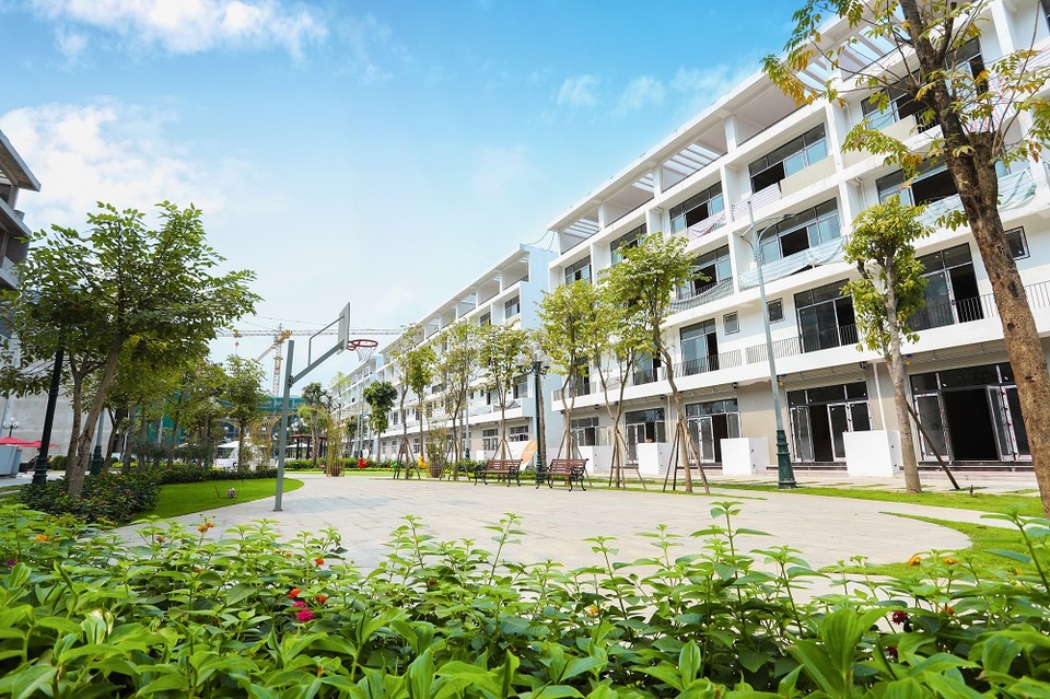 Giới đầu tư BĐS Hà Nội “phát cuồng” với shophouse chỉ 7,3 tỷ đồng - 1 Giới đầu tư BĐS Hà Nội “phát cuồng” với shophouse chỉ 7,3 tỷ đồng - 1