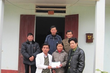 Nâng cánh ước mơ "Cô bé 14 tuổi nuôi mẹ tâm thần, em trai ăn học"