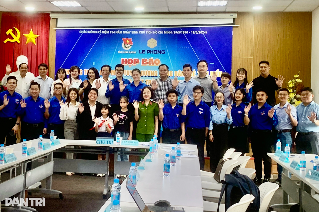 Bình Dương tuyên dương 25 công dân trẻ tiêu biểu và triển vọng 2024 - 1 Bình Dương tuyên dương 25 công dân trẻ tiêu biểu và triển vọng 2024 - 1