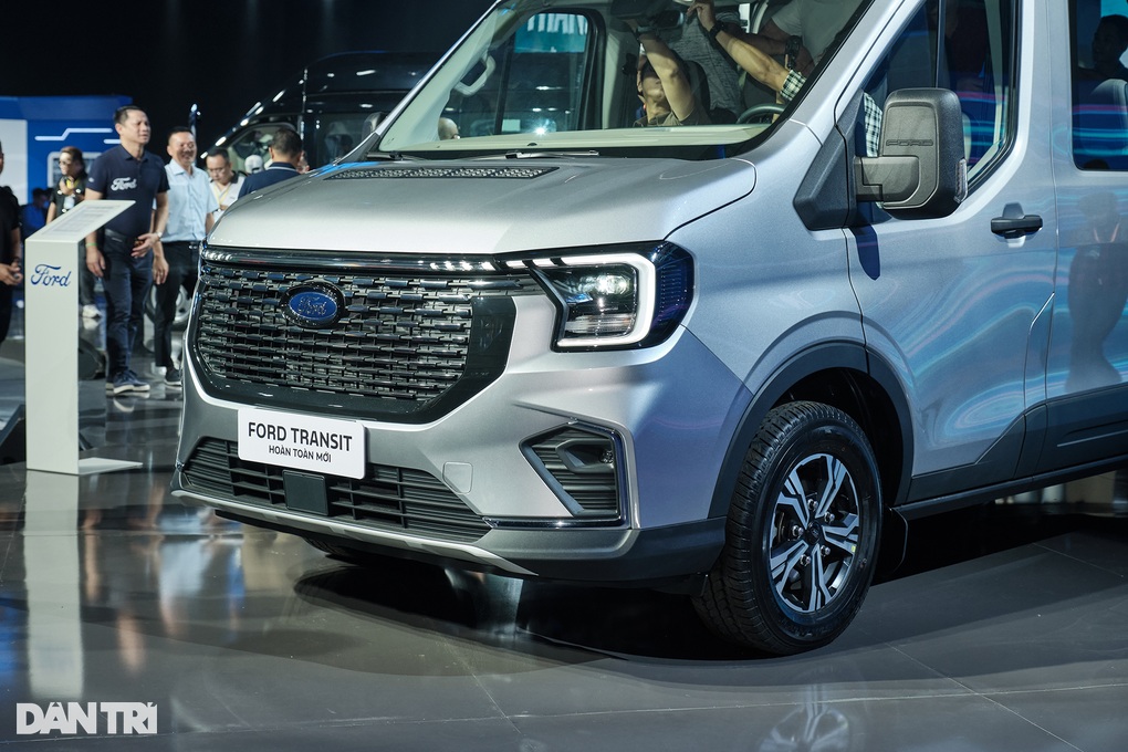 Tăng giá tới 240 triệu đồng so với đời cũ, Ford Transit 2024 có nâng cấp gì - 3 Tăng giá tới 240 triệu đồng so với đời cũ, Ford Transit 2024 có nâng cấp gì - 3